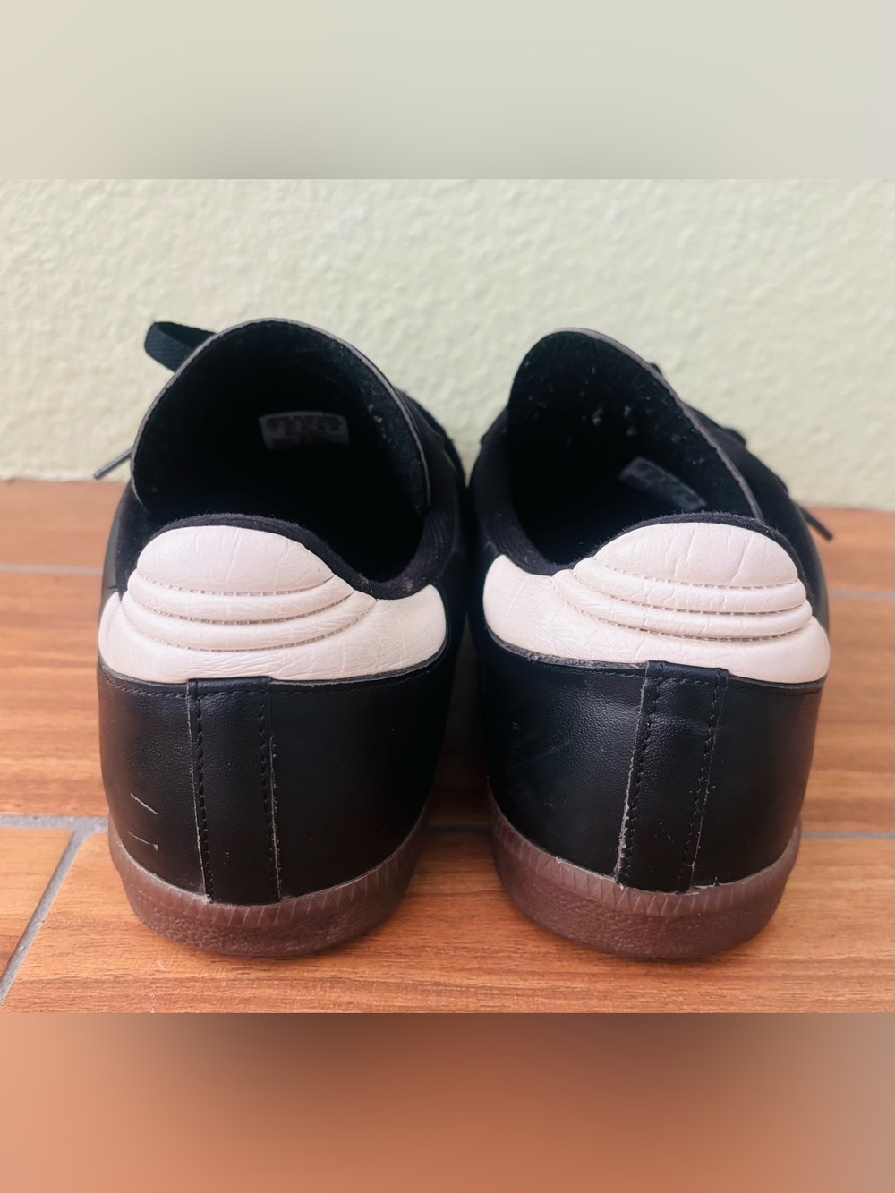 adidas SAMBA INDOOR SOCCER SHOES Black & White Size: 11 - Picture 3 of 7